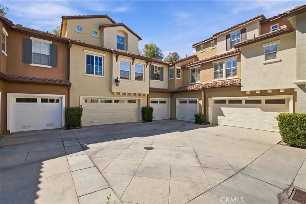 28165 Ashbrook Valencia, CA 91354
