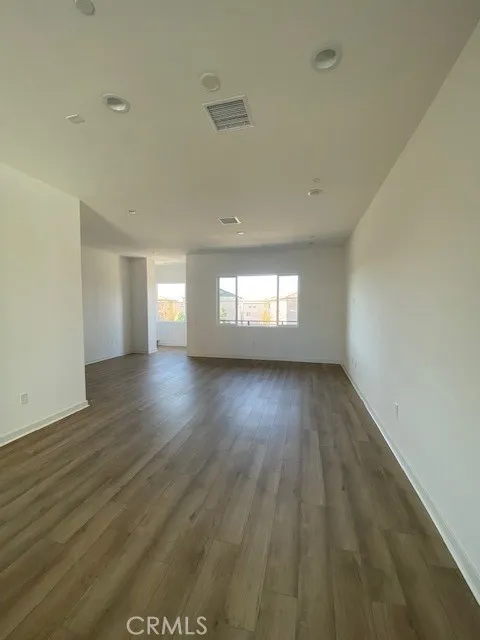 1055 Cadence Irvine, CA 92618