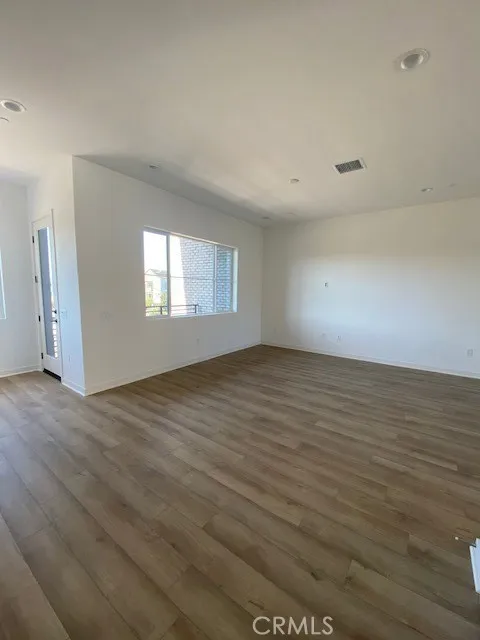 1055 Cadence Irvine, CA 92618