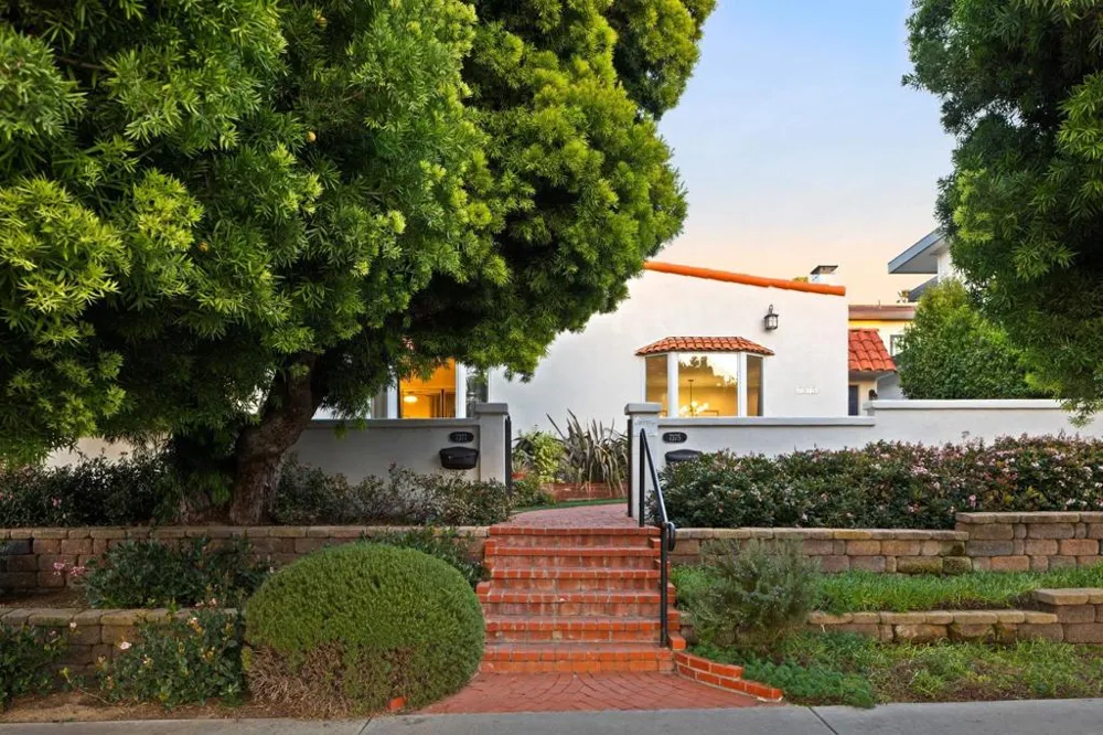 7375 Eads #A La Jolla, CA 92037