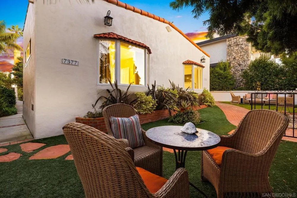 7375 Eads #A La Jolla, CA 92037