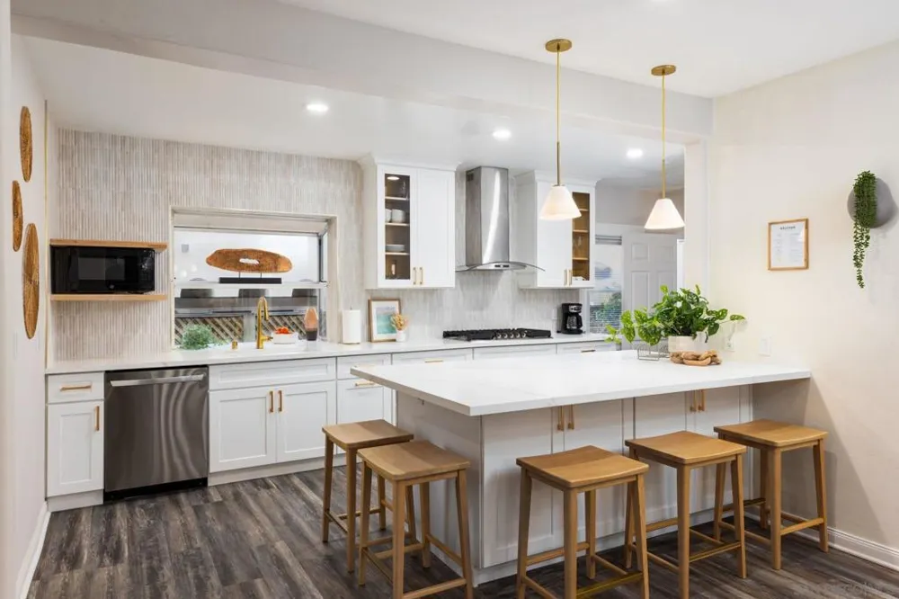 7375 Eads #A La Jolla, CA 92037