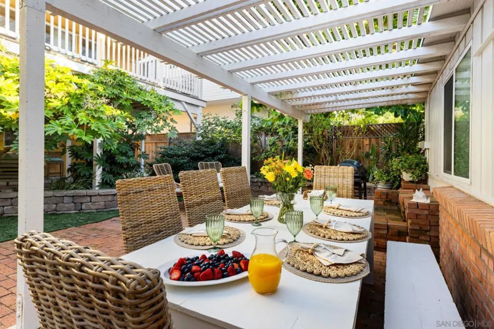 7375 Eads #A La Jolla, CA 92037