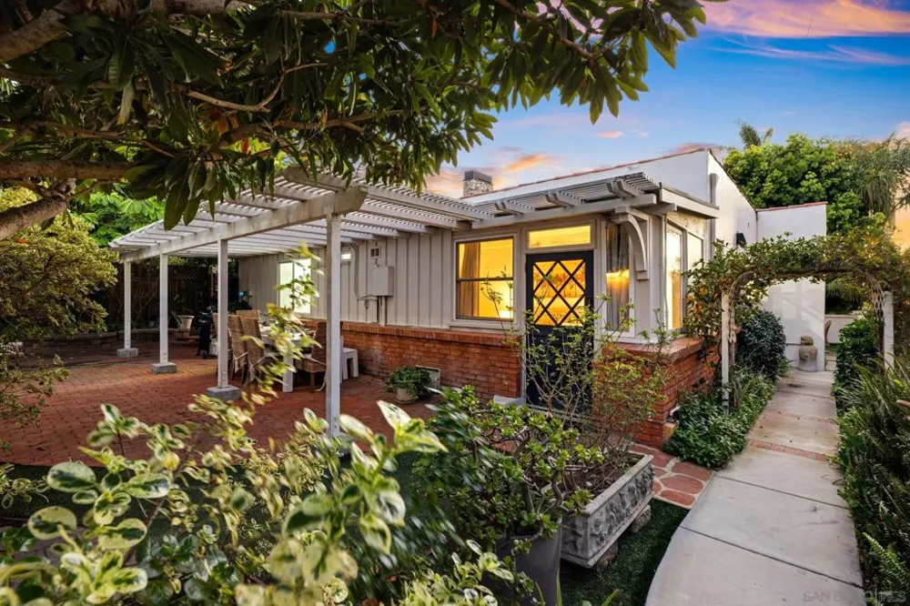 7375 Eads #A La Jolla, CA 92037