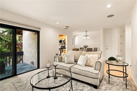 6716 Clybourn #238