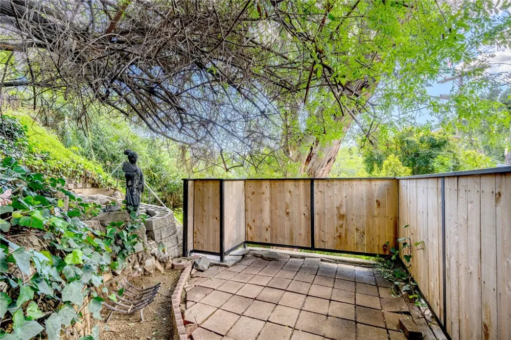 1930 Weepah Way Los Angeles, CA 90046