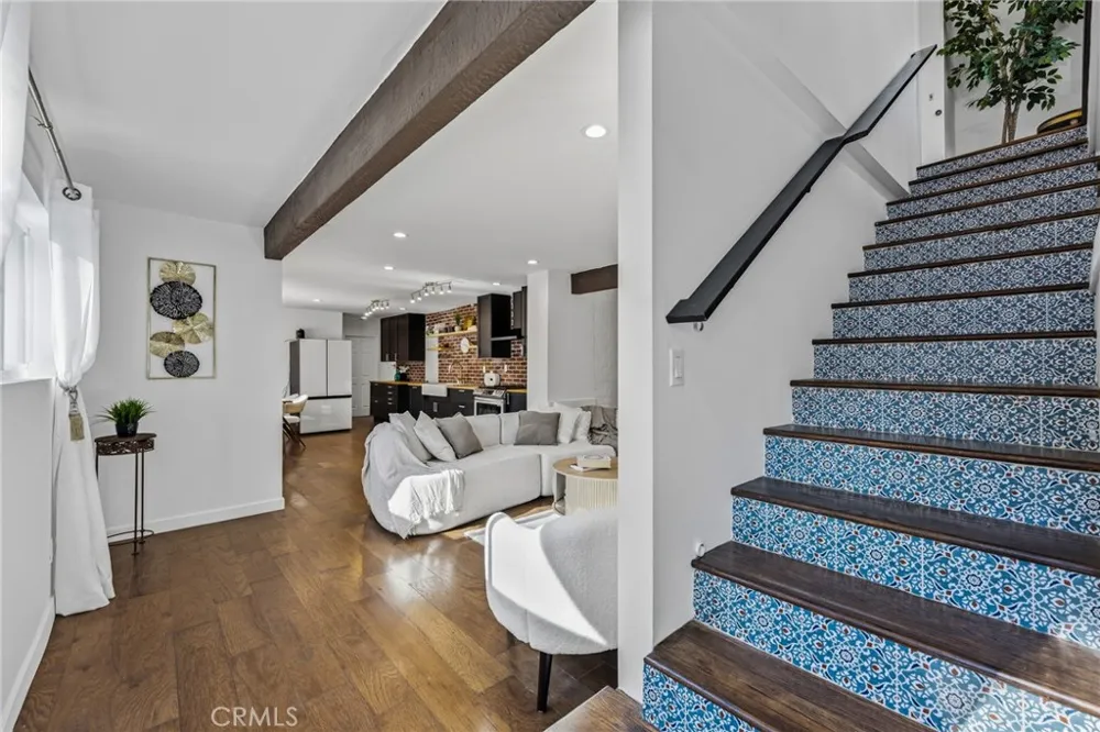 1930 Weepah Way Los Angeles, CA 90046
