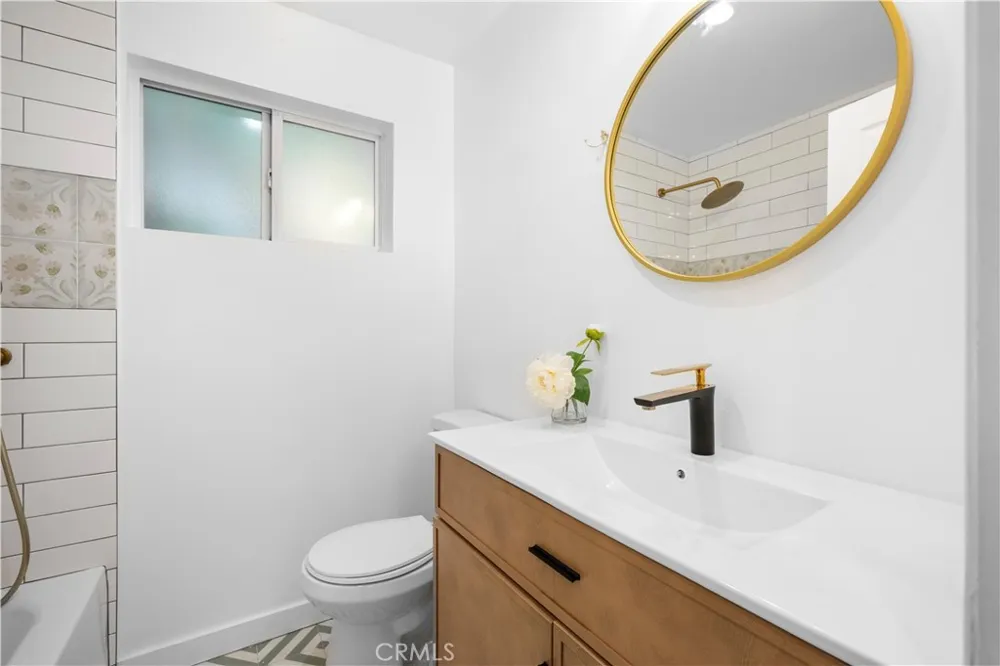 1930 Weepah Way Los Angeles, CA 90046