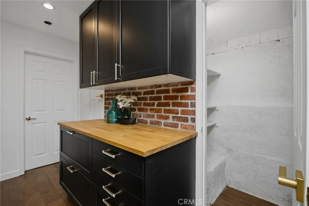 1930 Weepah Way Los Angeles, CA 90046