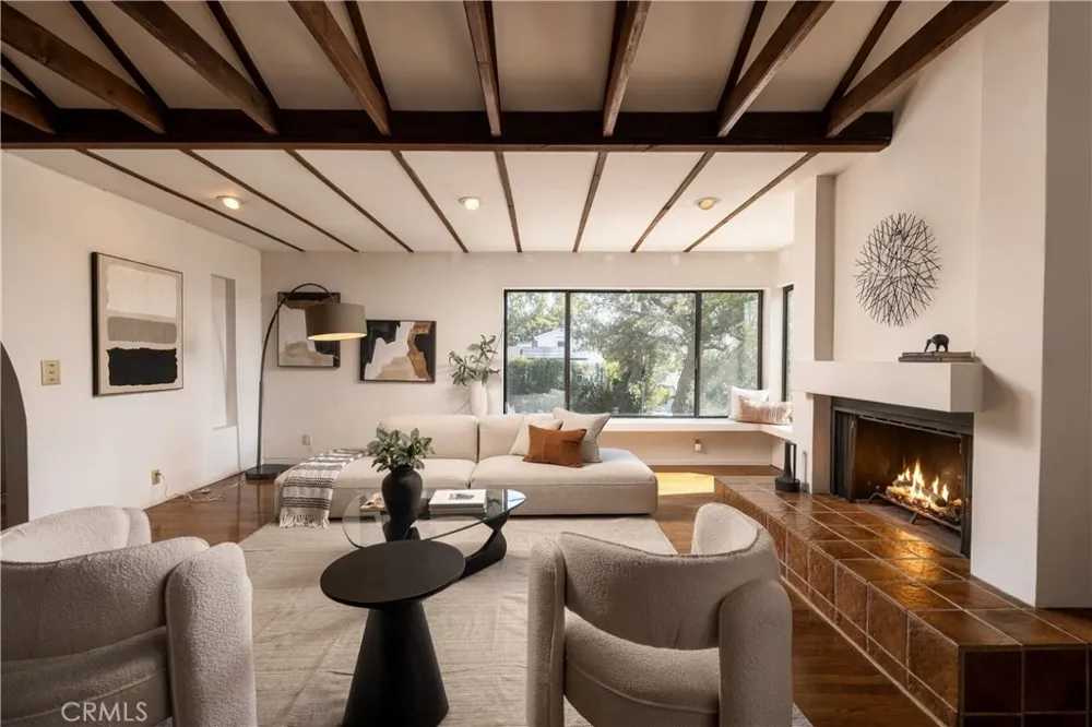 3585 Military Los Angeles, CA 90034