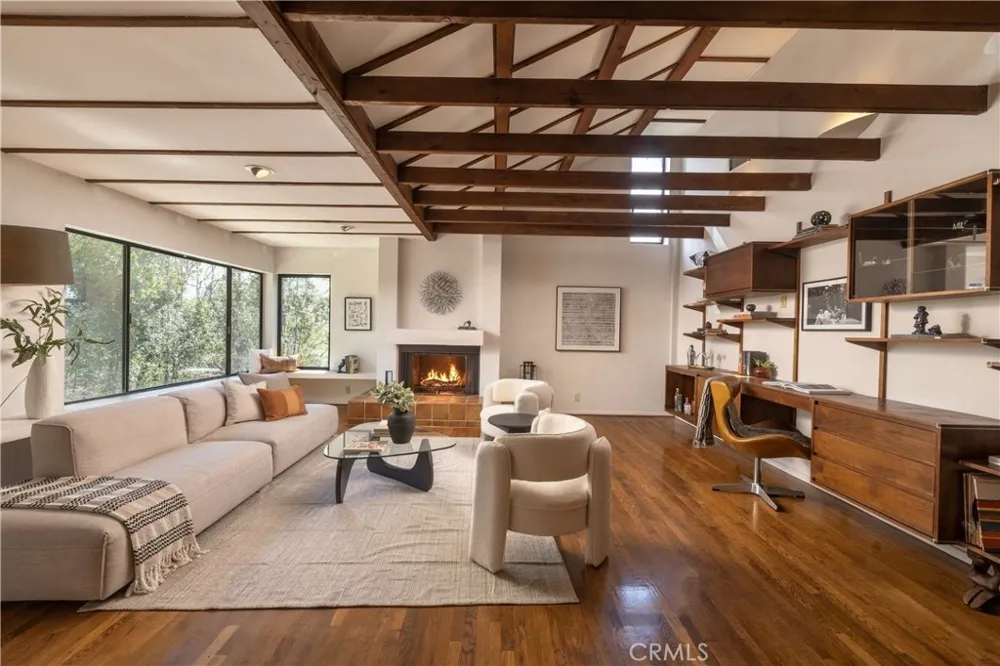 3585 Military Los Angeles, CA 90034