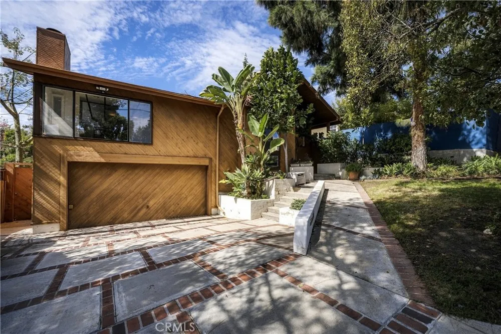 3585 Military Los Angeles, CA 90034