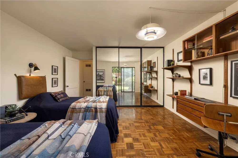 3585 Military Los Angeles, CA 90034
