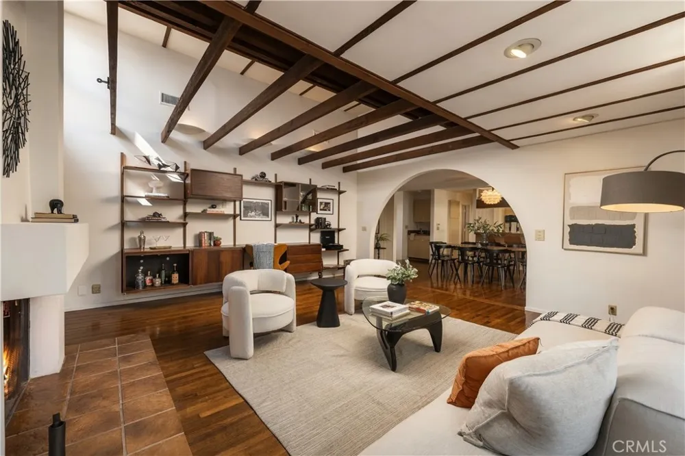 3585 Military Los Angeles, CA 90034