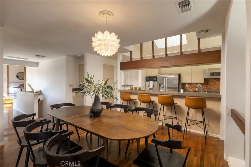 3585 Military Los Angeles, CA 90034