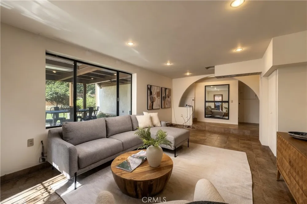 3585 Military Los Angeles, CA 90034