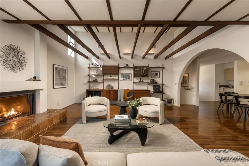 3585 Military Los Angeles, CA 90034
