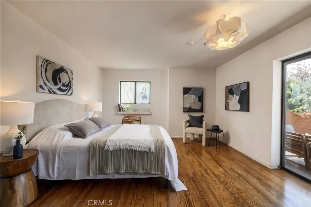 3585 Military Los Angeles, CA 90034