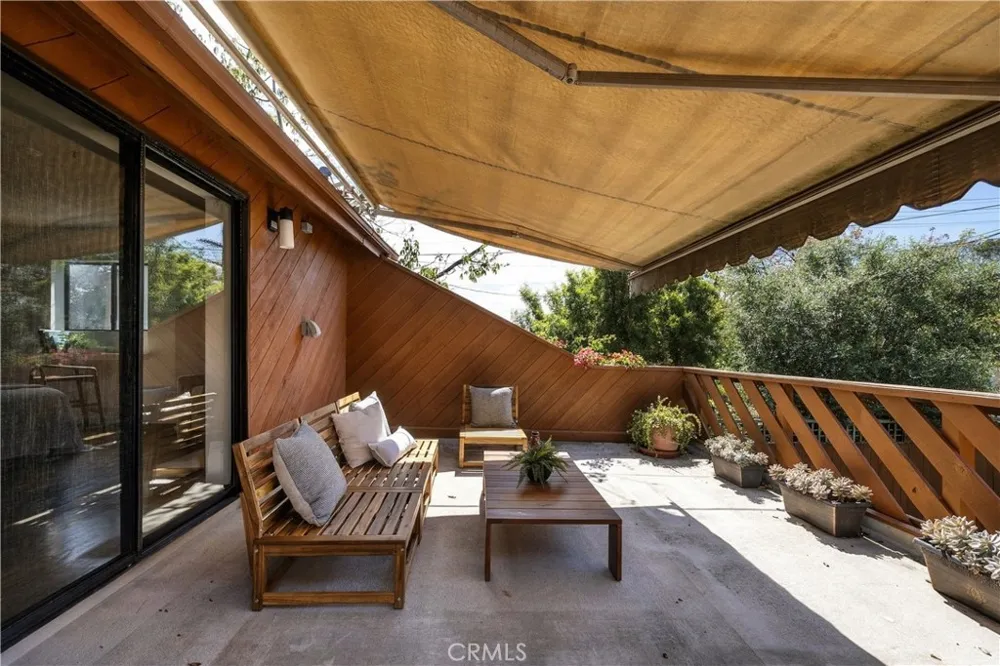 3585 Military Los Angeles, CA 90034