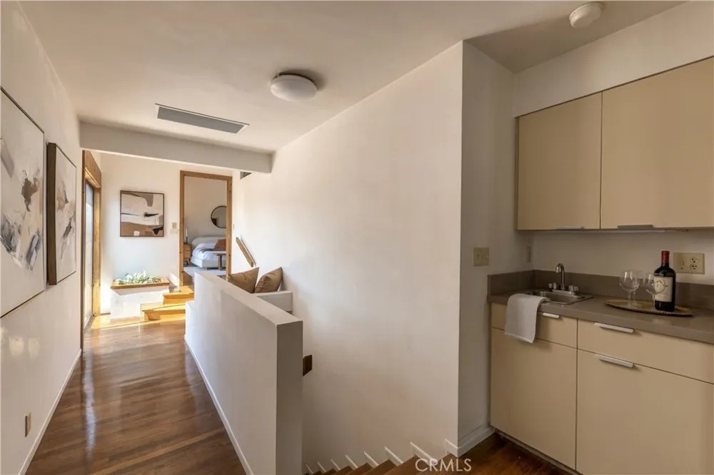 3585 Military Los Angeles, CA 90034