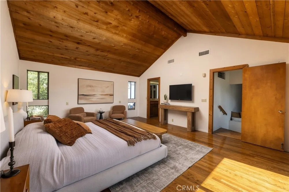 3585 Military Los Angeles, CA 90034