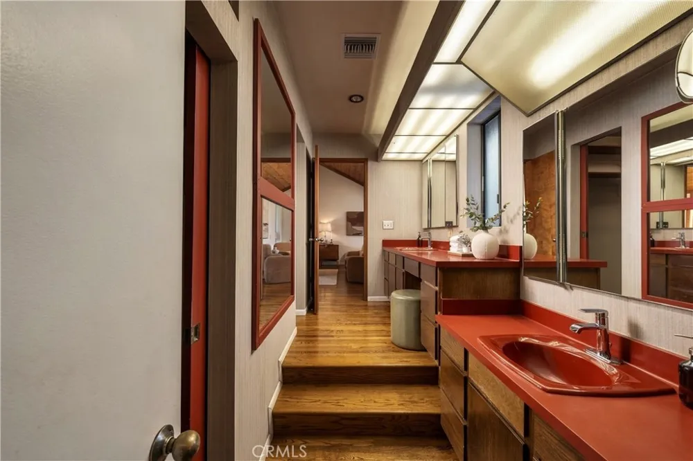3585 Military Los Angeles, CA 90034