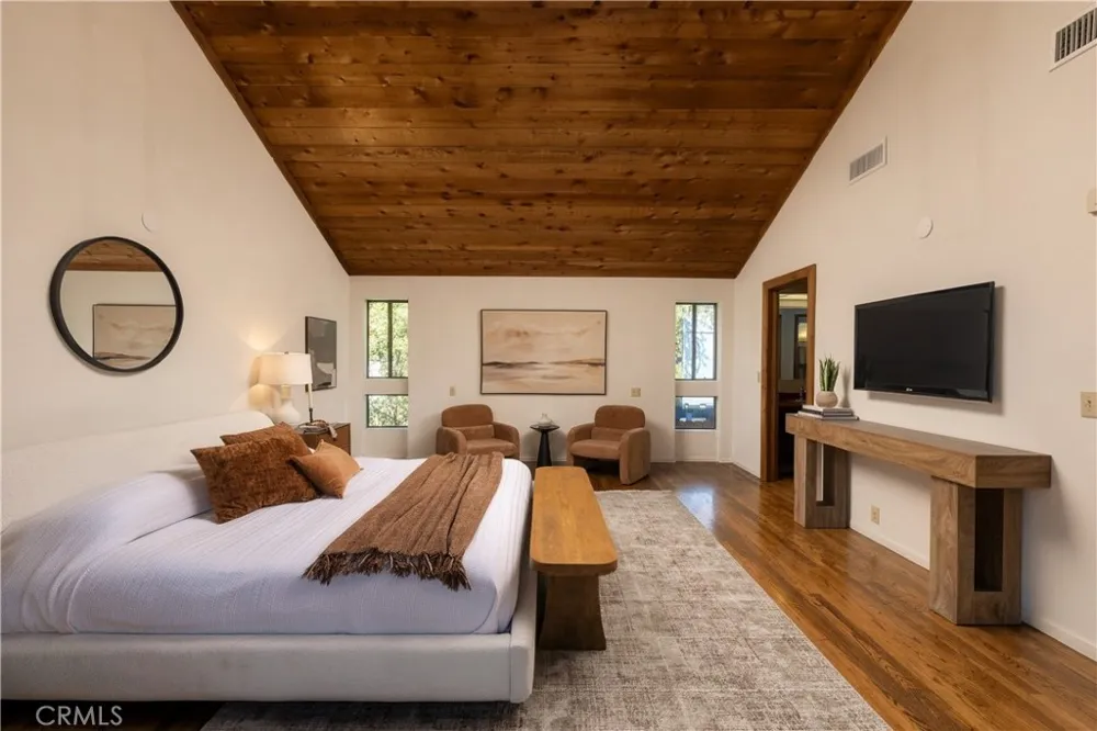 3585 Military Los Angeles, CA 90034