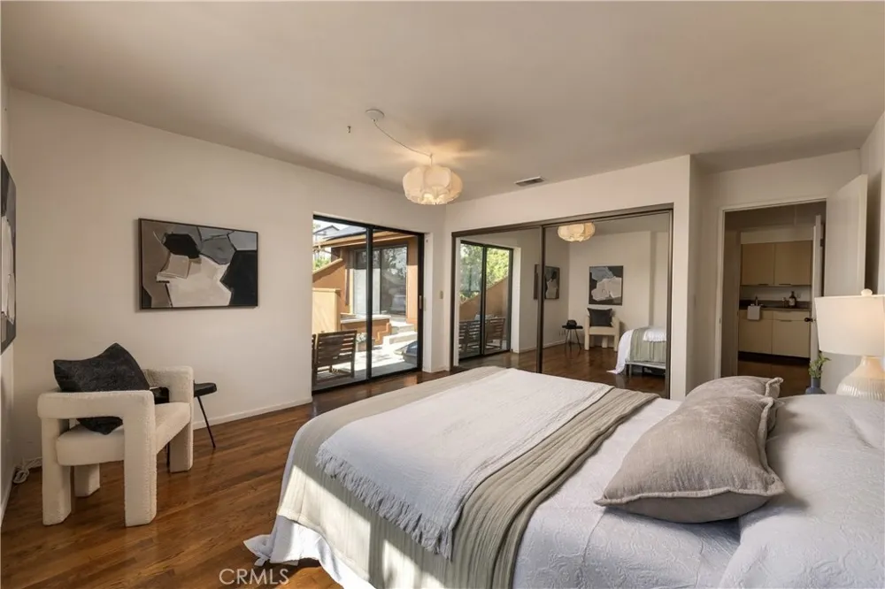 3585 Military Los Angeles, CA 90034