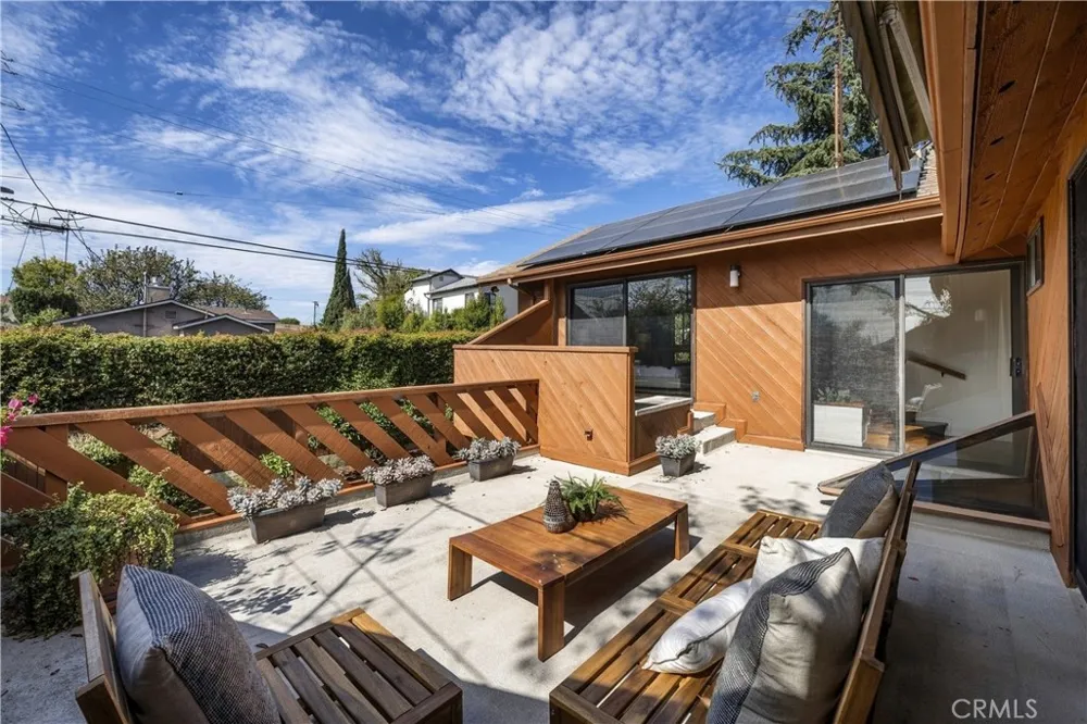 3585 Military Los Angeles, CA 90034