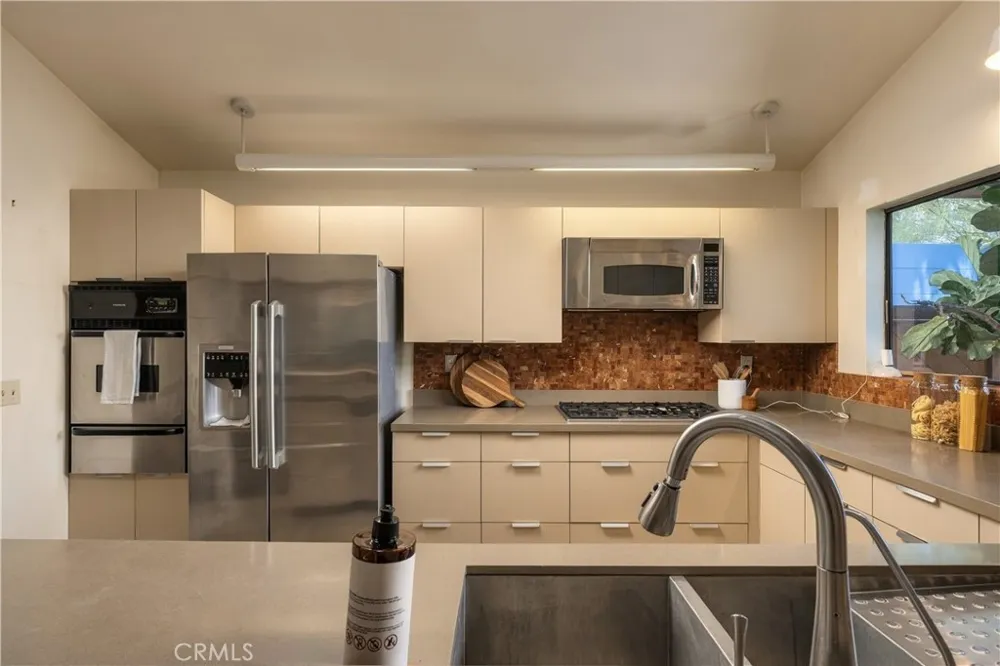 3585 Military Los Angeles, CA 90034
