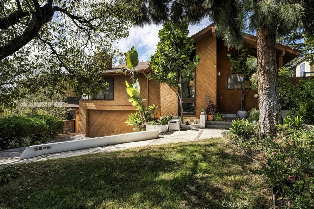 3585 Military Los Angeles, CA 90034