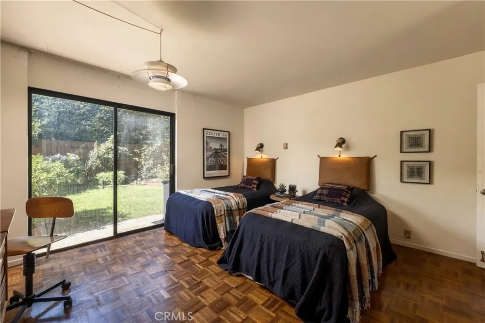 3585 Military Los Angeles, CA 90034