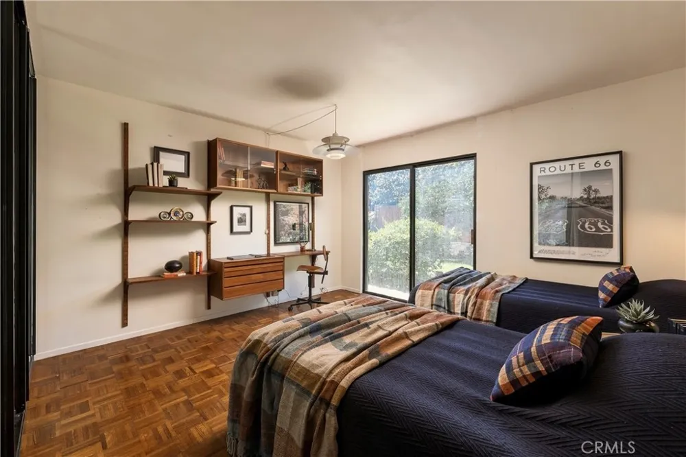 3585 Military Los Angeles, CA 90034