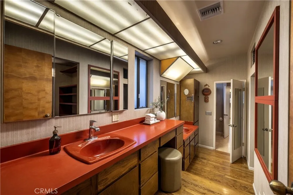 3585 Military Los Angeles, CA 90034