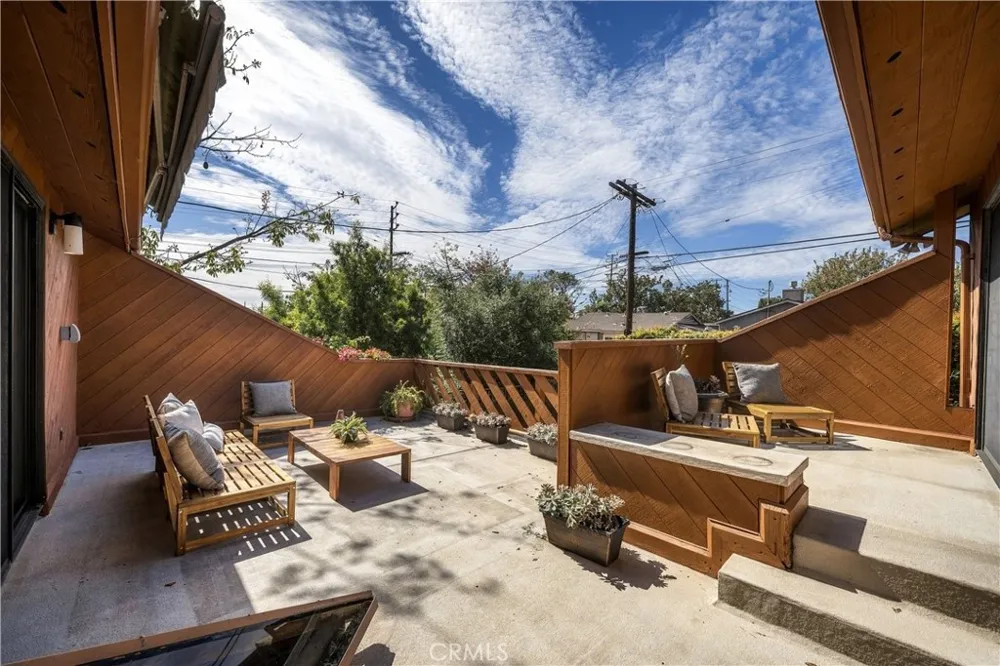 3585 Military Los Angeles, CA 90034
