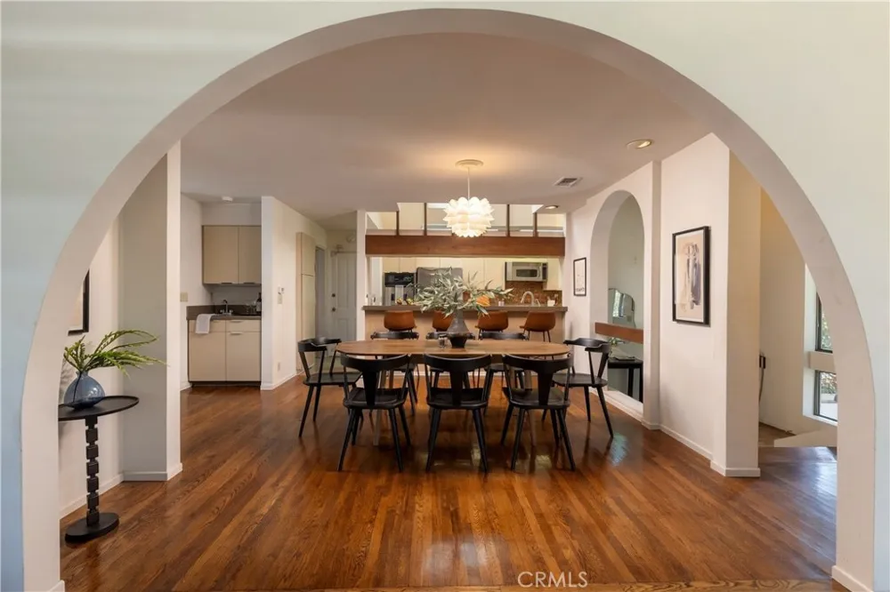 3585 Military Los Angeles, CA 90034