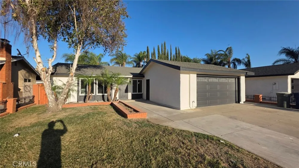 2863 S Cypress Point Ontario, CA 91761