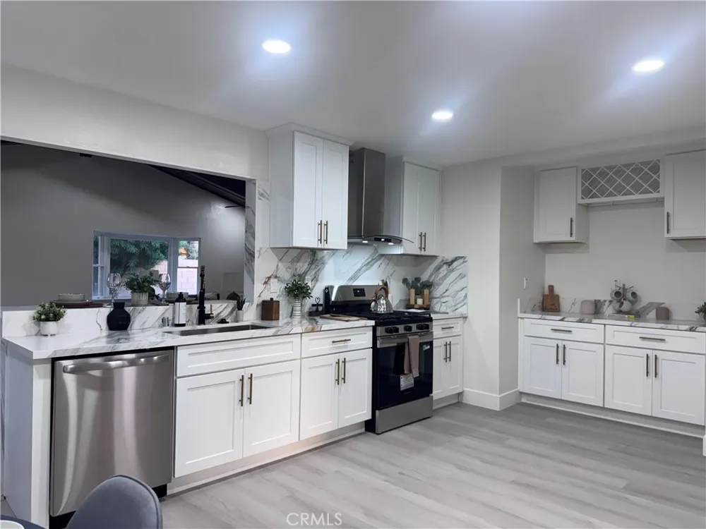 2863 S Cypress Point Ontario, CA 91761