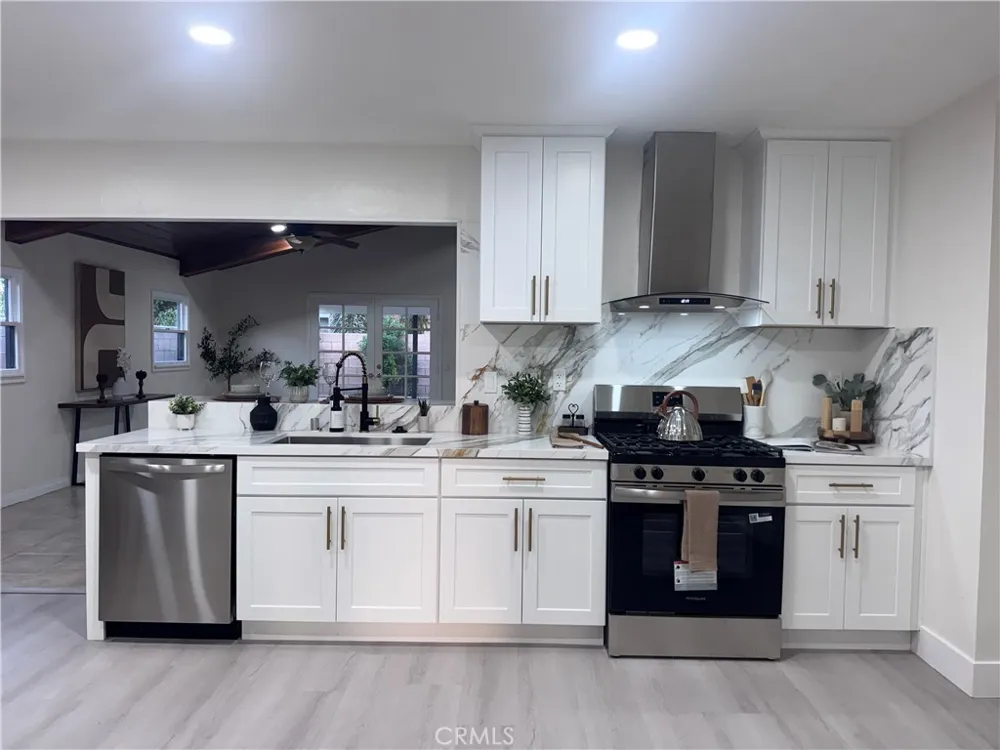 2863 S Cypress Point Ontario, CA 91761
