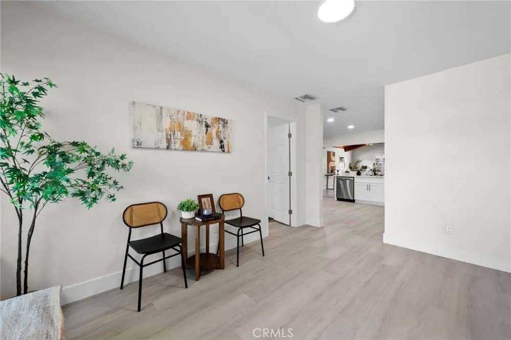 2863 S Cypress Point Ontario, CA 91761