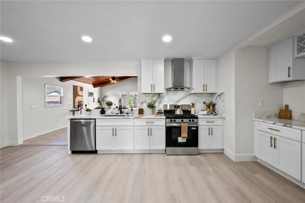 2863 S Cypress Point Ontario, CA 91761