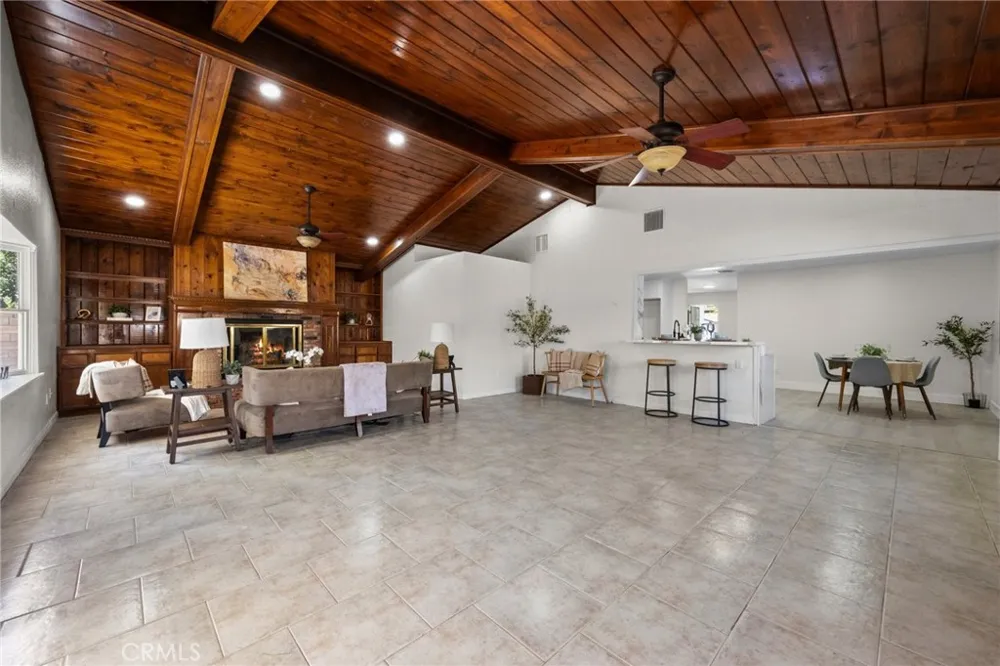 2863 S Cypress Point Ontario, CA 91761