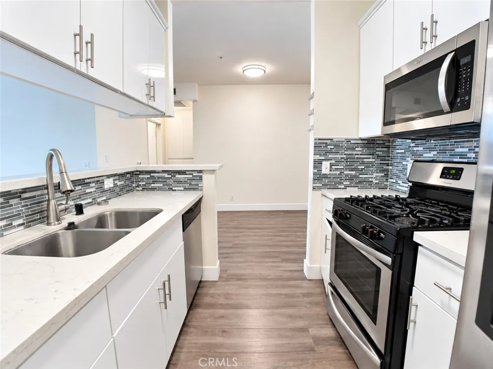 11657 Oxnard Street #212 North Hollywood, CA 91606