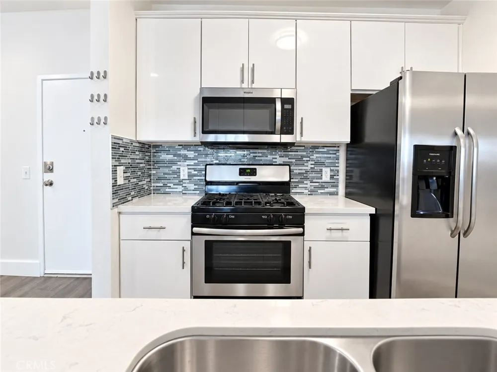 11657 Oxnard Street #212 North Hollywood, CA 91606