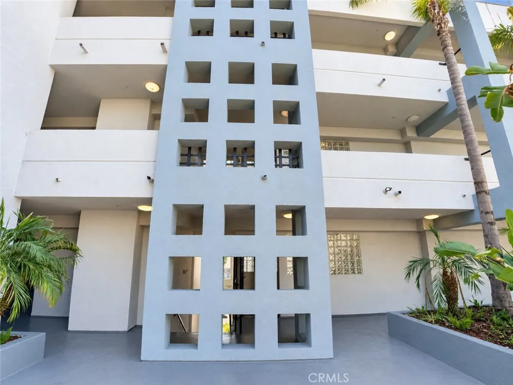 11657 Oxnard Street #212 North Hollywood, CA 91606