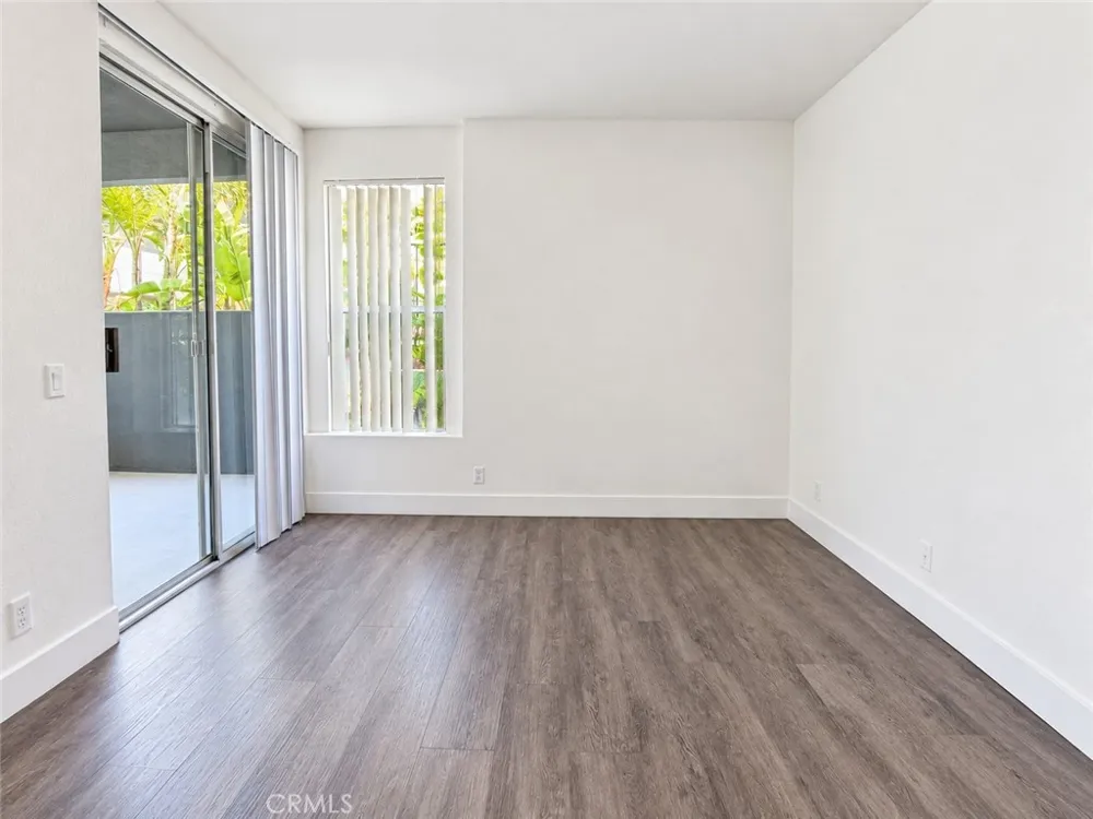 11657 Oxnard Street #212 North Hollywood, CA 91606