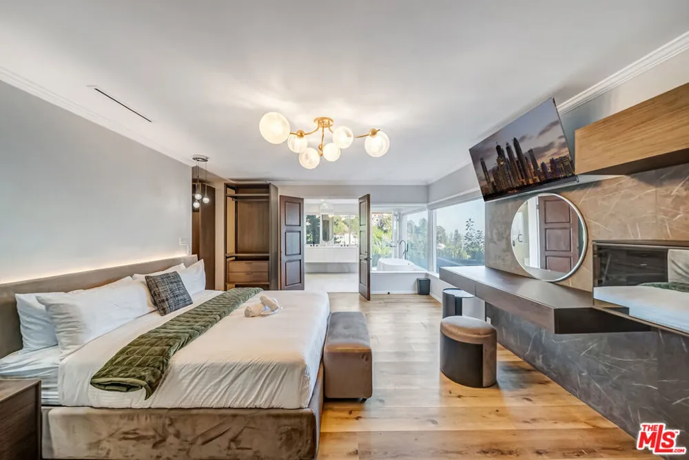 8874 Evanview Drive Los Angeles, CA 90069