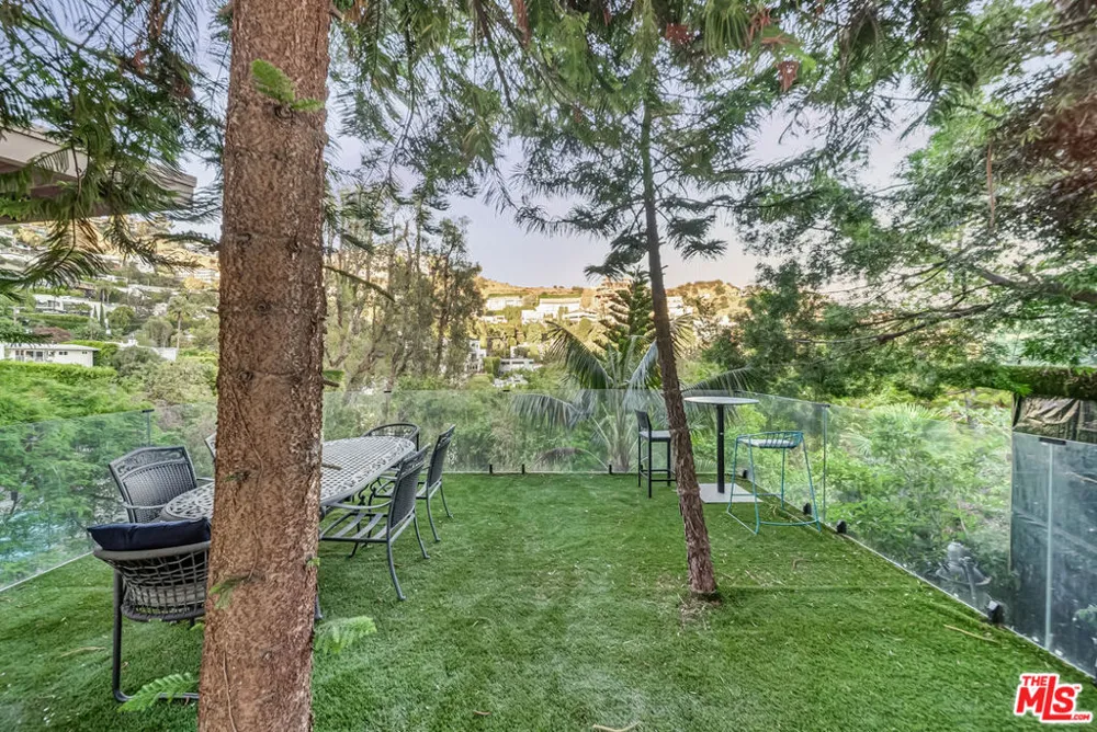 8874 Evanview Drive Los Angeles, CA 90069