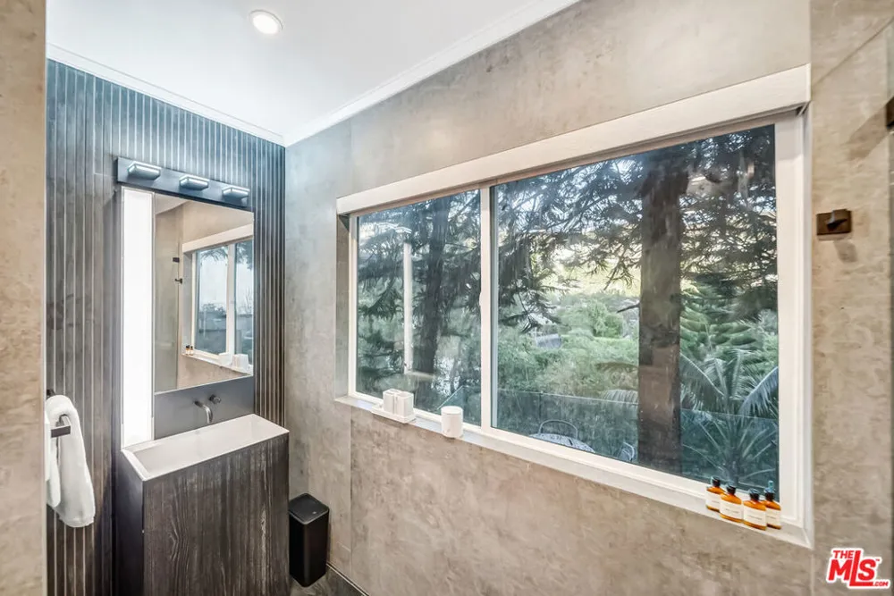 8874 Evanview Drive Los Angeles, CA 90069