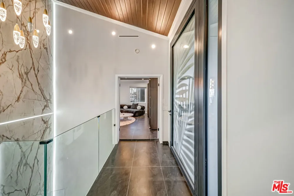 8874 Evanview Drive Los Angeles, CA 90069